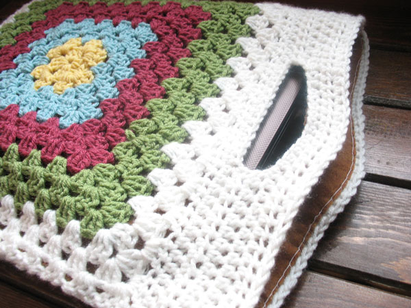 A-GRANNY-SQUARE-LAPTOP-TOTE