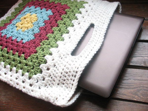 A-GRANNY-SQUARE-LAPTOP-TOTE_2