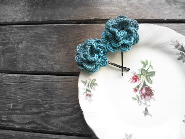 blue flower hair pins